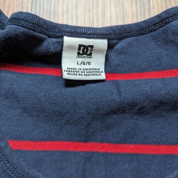 Y2K DC men's size medium tank top red and navy striped - Picture 3 of 7